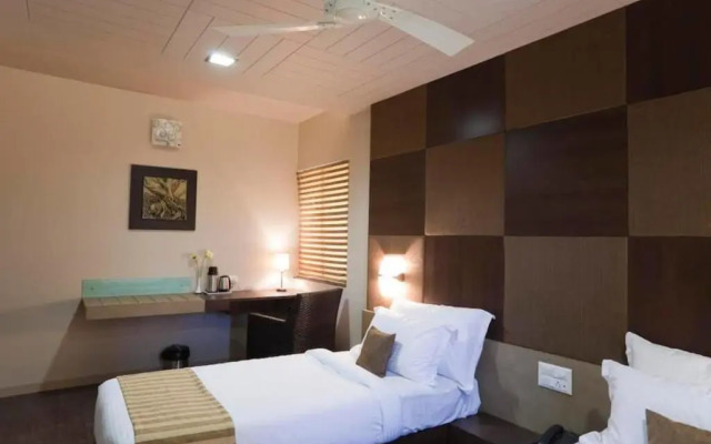 Skylark Business Hotel