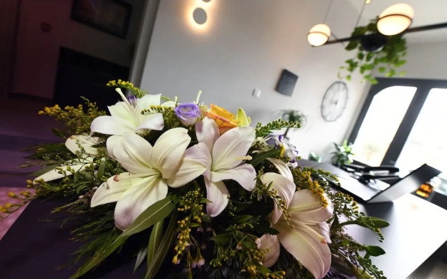 Victoria by Petit Chic