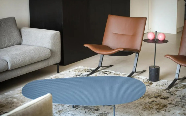 Modern and Vibrant 2BR apartment with Private Balcony