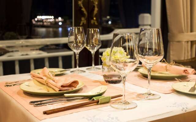 Hera Classic Boutique Cruises