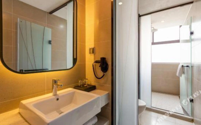 Thank U Hotel(Longshouyuan Metro Station)