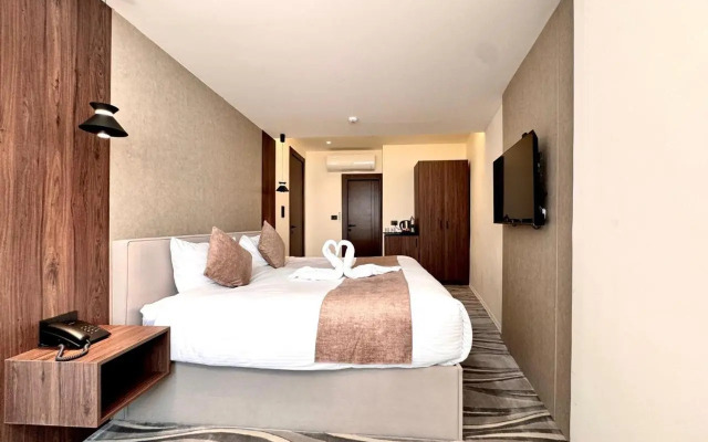 New MerryLand Hotel