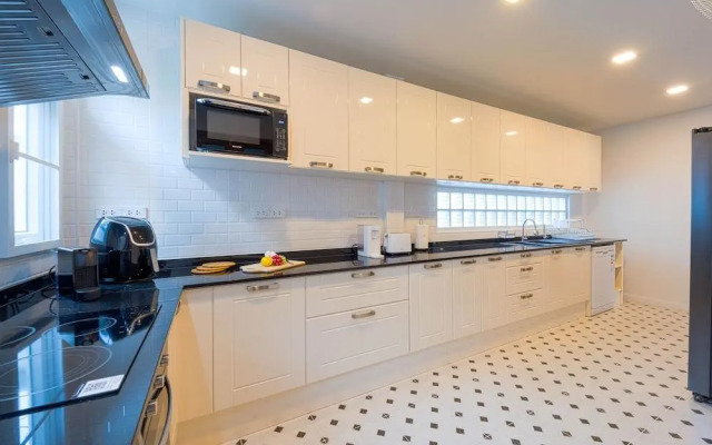 5 Bedroom Pool Villa In City Center- Bv1