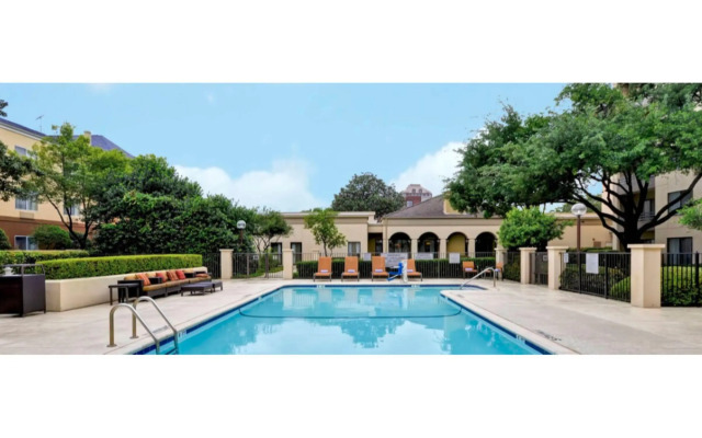 Courtyard by Marriott Dallas Medical/Market Center