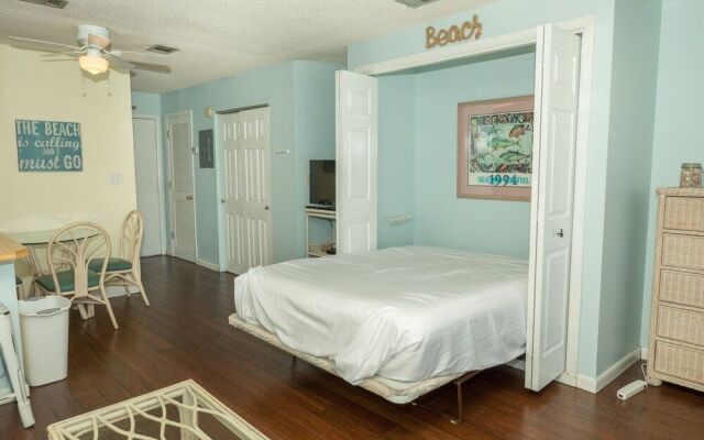 Sandpiper Cove 8113 Studio Bedroom Condo by RedAwning