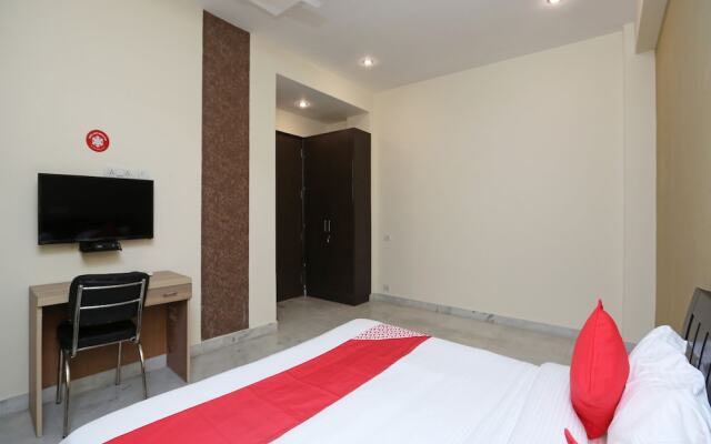 Oyo 24323 Lakshmi Residency