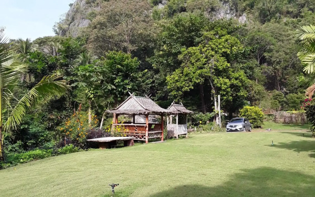 Baanrai Saiyoknoi Resort