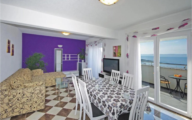 Two-Bedroom Apartment Makarska with Sea View 06