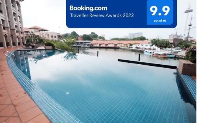 Luxury on Melaka River