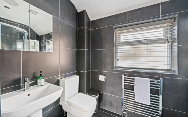 NEW Bright & Stylish 4BD Home City Centre of Leeds