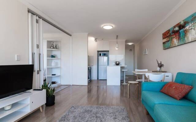 New Modern Apartment in Central Location