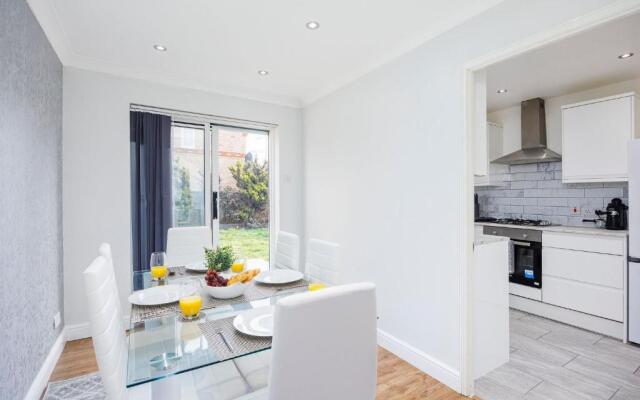 Newly Refurbished Charming 3-bed House in Barking