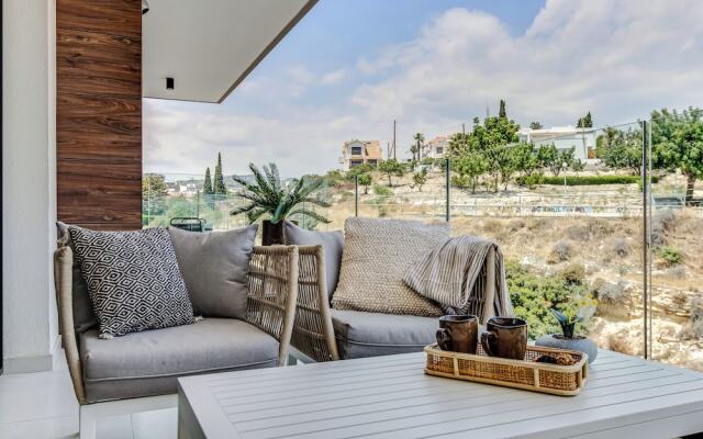 Sanders Elgio - Cute 2-bdr Apt With Balcony