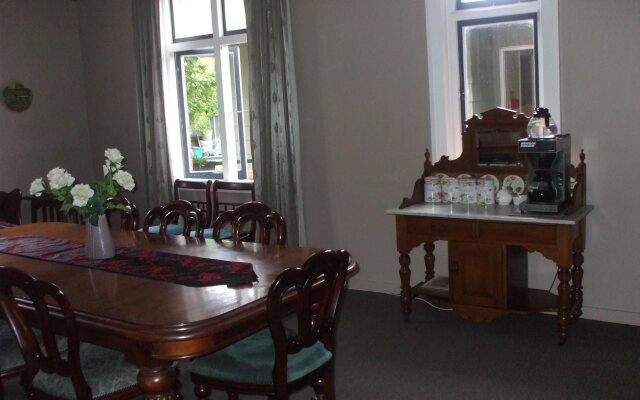 Elizabeth Court B & B