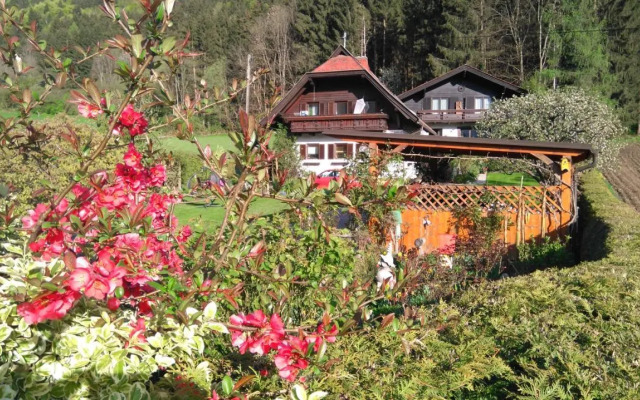 Blumenpension Strauss - Ferienwohnungen