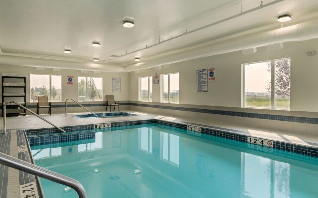 Motel 6 Airdrie, AB