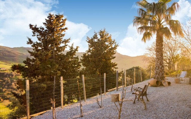 Valley-view Holiday Home in Sperlinga With Private Pool