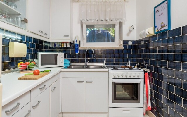 Stunning Home in Kremenici With Wifi and 2 Bedrooms