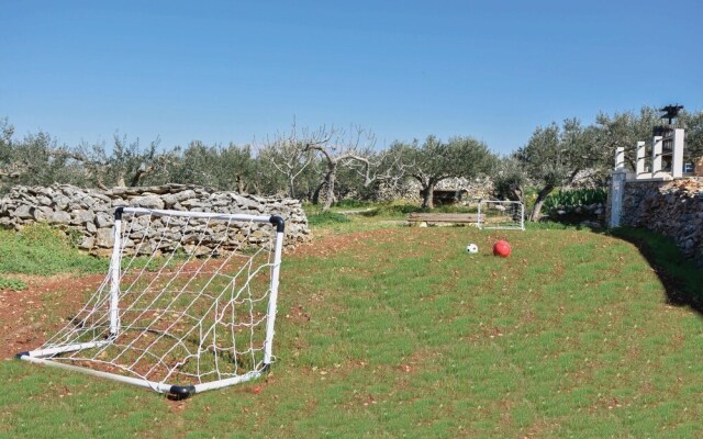 Amazing Home in Pucisca With 3 Bedrooms, Wifi and Outdoor Swimming Pool