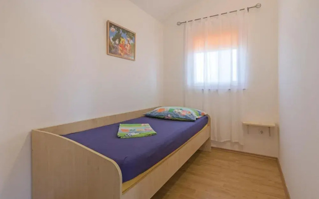 Awesome Home in Vodnjan With 4 Bedrooms, Outdoor Swimming Pool and Wifi