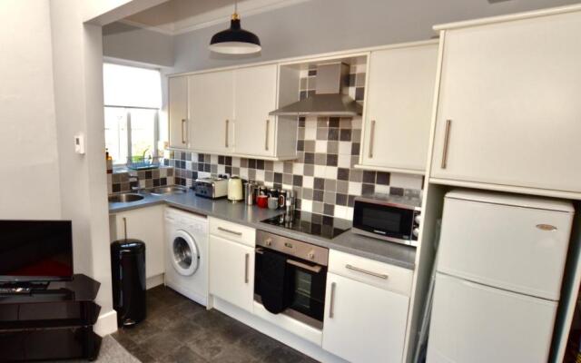Perfect location for Racecourse and town centre