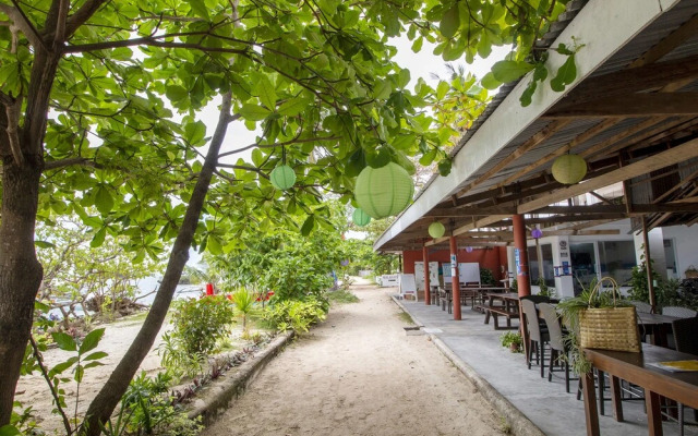 OYO 853 Malapascua Beach And Dive Resort