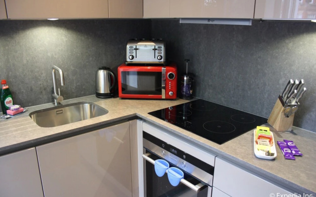 Barons Court Apartments By Flying Butler