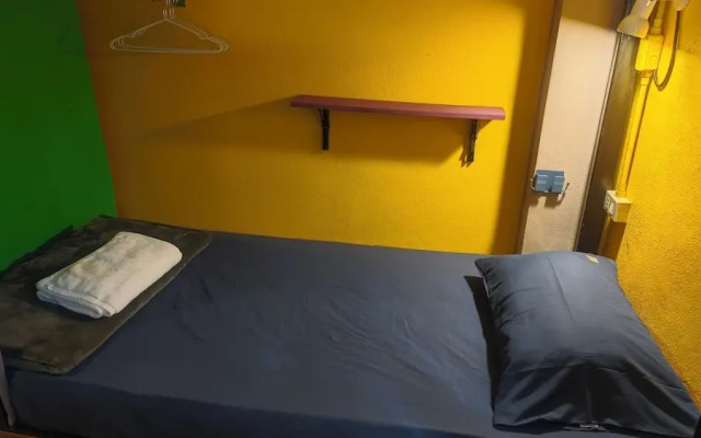 THE FUNKY MONKEY HOSTEL - 18 to 40 only