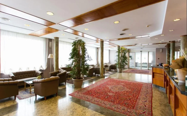 Air Palace Hotel