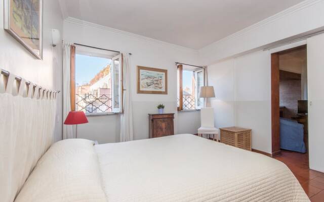 RSH Giulia Large Piazza Navona Apartment