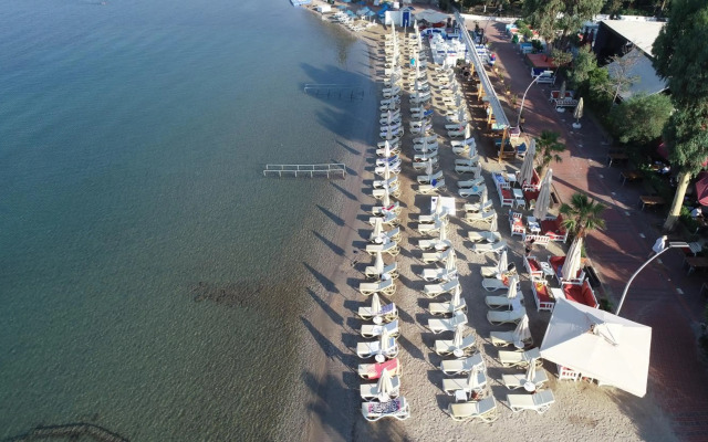 Manuela Hotel