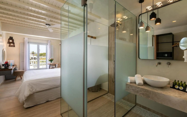 Poseidon Hotel & Suites