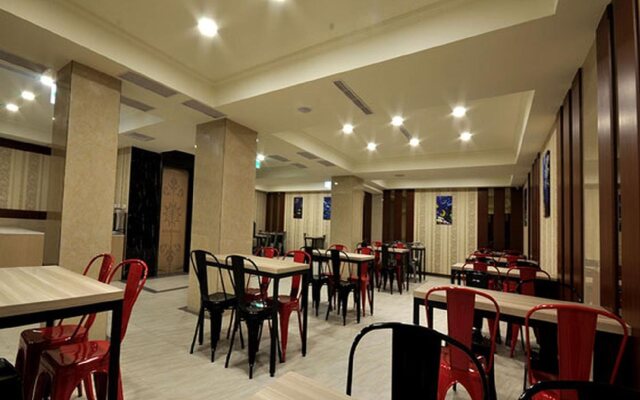 Fish Hotel Yangcheng