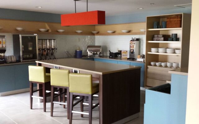 Country Inn & Suites by Radisson, Jackson, TN