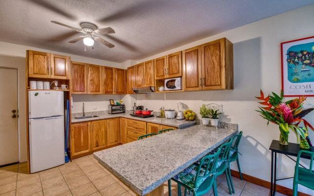 Golden Getaway Apartments