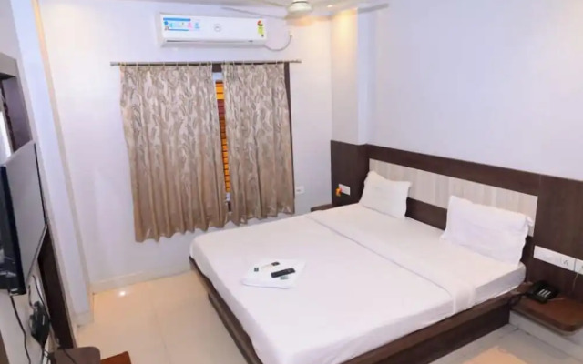 DhamStay Hotel Home Town Near Temple