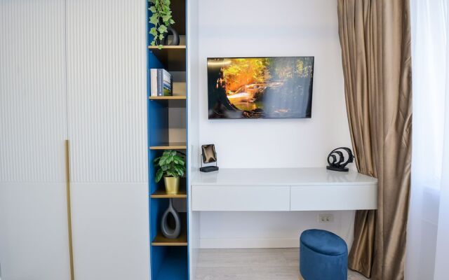 Celeste - One Bedroom Apartment - Next to Victoria Avenue and Cismigiu Park