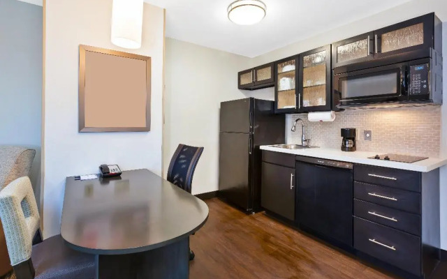 Candlewood Suites Huntersville-Lake Norman