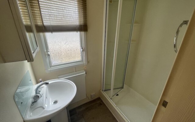 Delightful 3 Bedroom Caravan With Decking Heacham