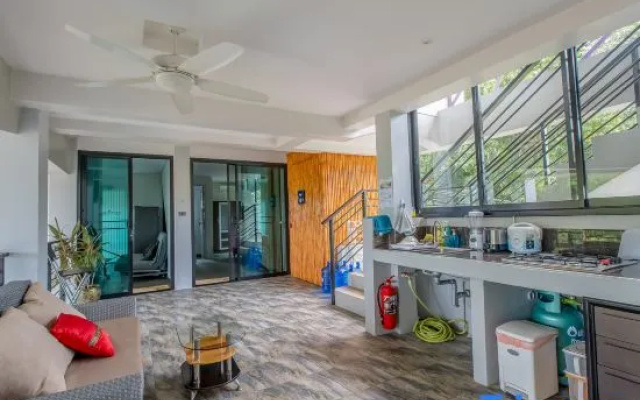 Penthouse Crystal Bay Apartments
