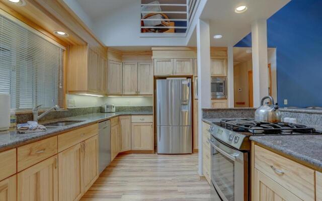 1 Colonial-Golf Course-5BR/6BA