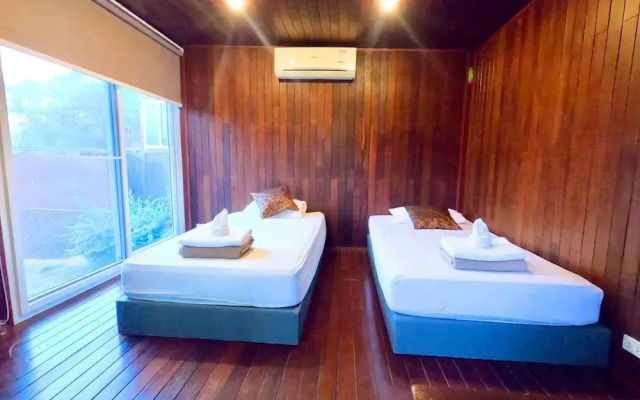 19 Degrees Resort