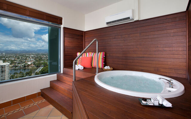 voco Gold Coast by IHG