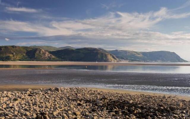 Coastal Gem Apartment by Seaside Llandudno