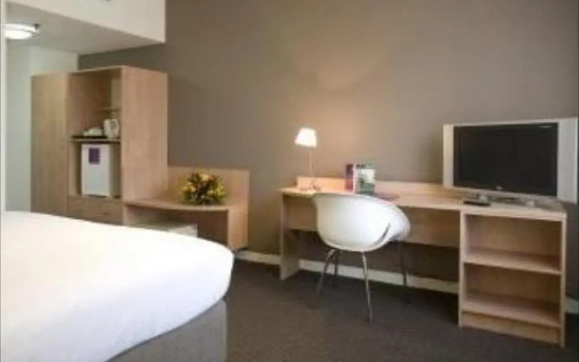 ibis Melbourne Hotel and Apartments