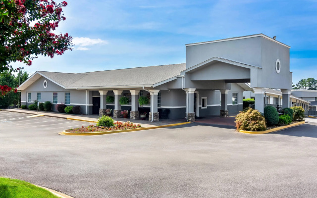 Quality Inn & Suites Greenville - Haywood Mall