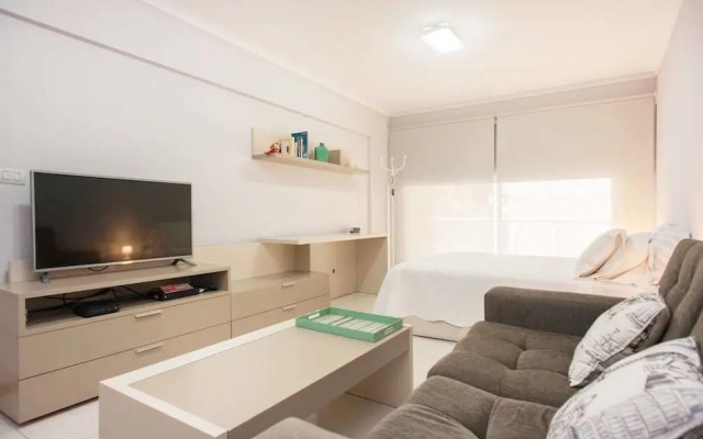 Beautiful and sunny studio by Sofacama