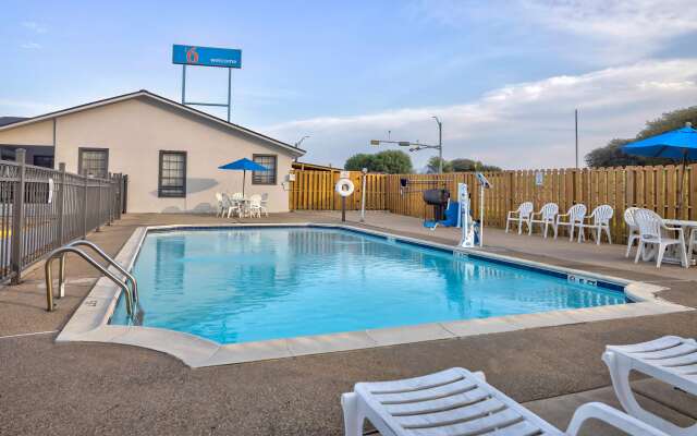 Motel 6 Bryan, TX - College Station