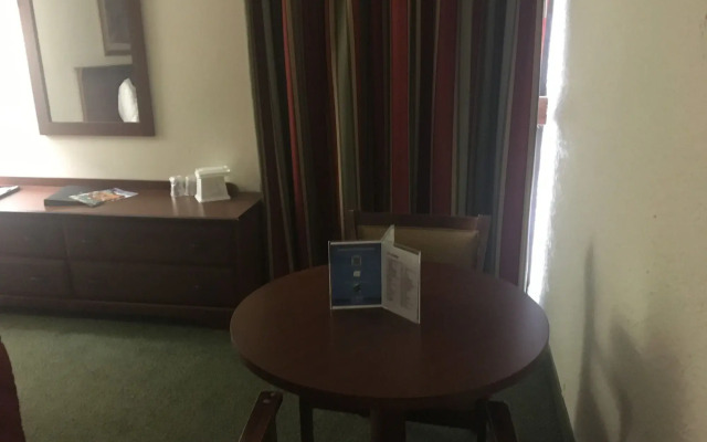 Parkside Hotel & Suites