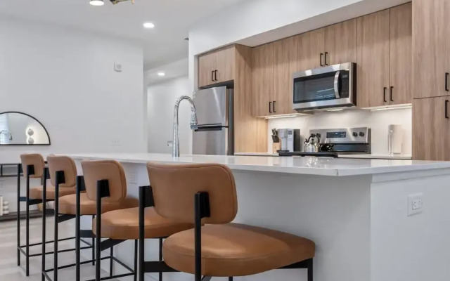 The Continental, powered by Placemakr - Downtown - Market Square